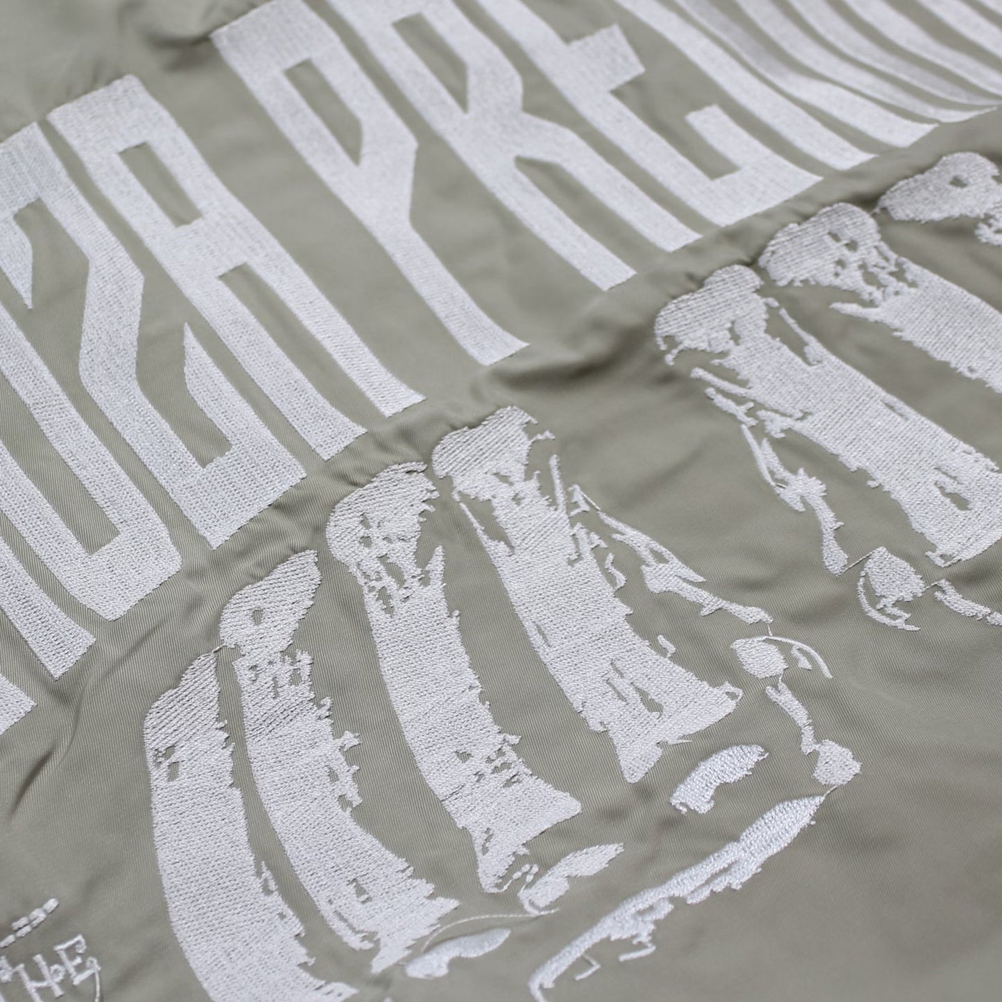 Limitierte Yakuza Bomberjacke in Oliv mit Patch und Stickerei