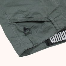 Laden Sie das Bild in den Galerie-Viewer, Yakuza Premium 3752 Cargo Pants Dunkelolive
