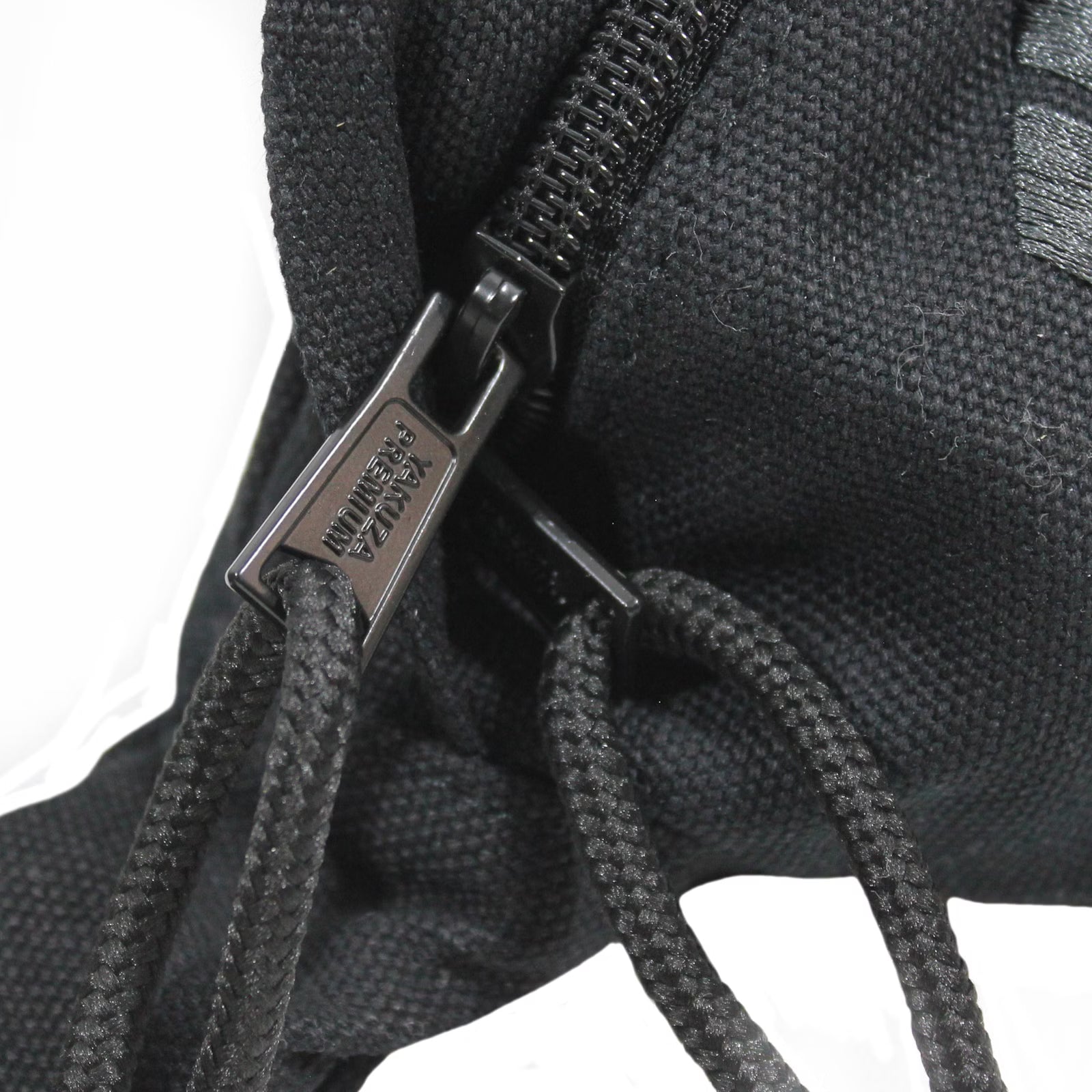 Schwarze Yakuza Premium Gürteltasche mit 3D-Stickerei, verstellbarer Bauchgurt, zwei Fächer, Polyester.