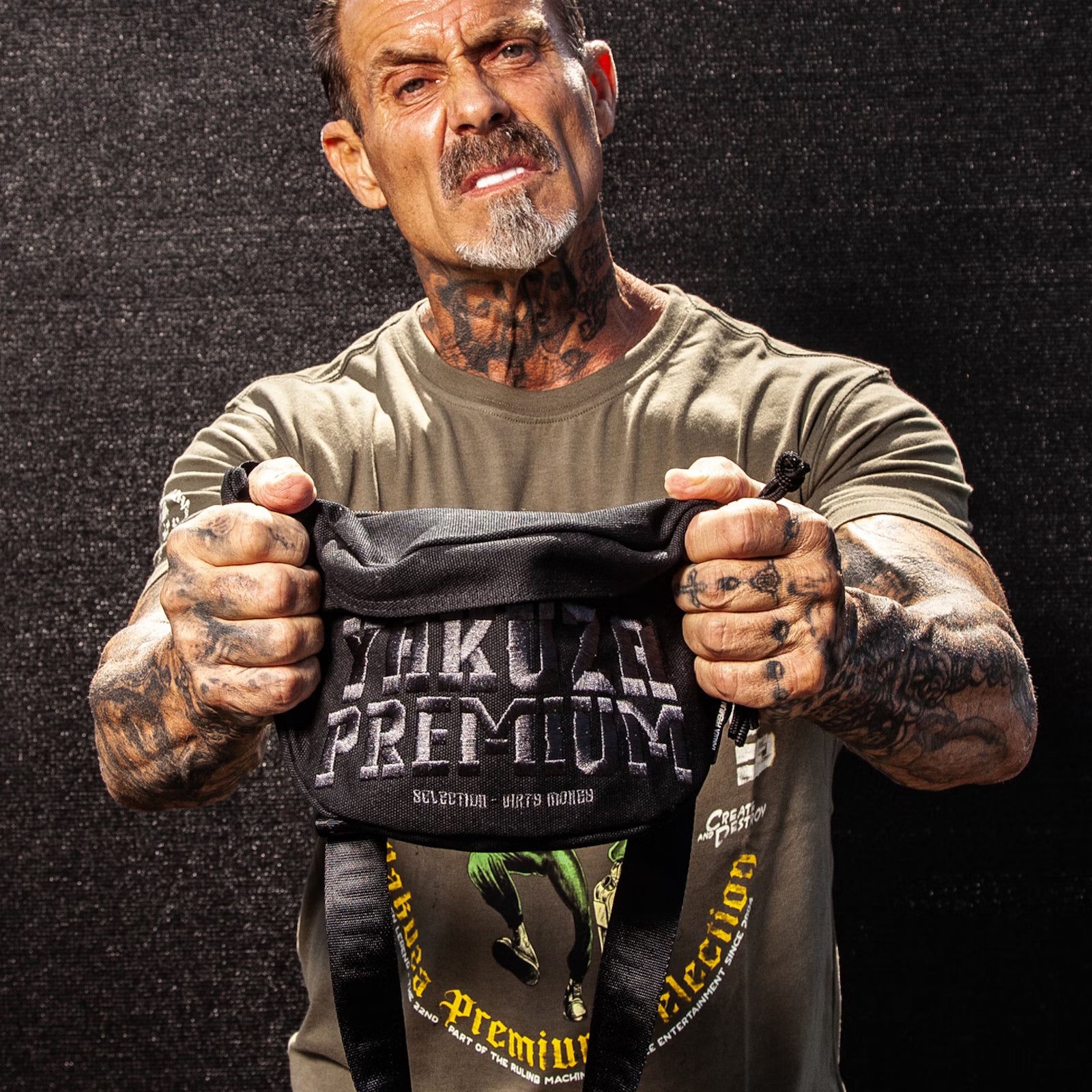 Schwarze Yakuza Premium Gürteltasche mit 3D-Stickerei, verstellbarer Bauchgurt, zwei Fächer, Polyester.