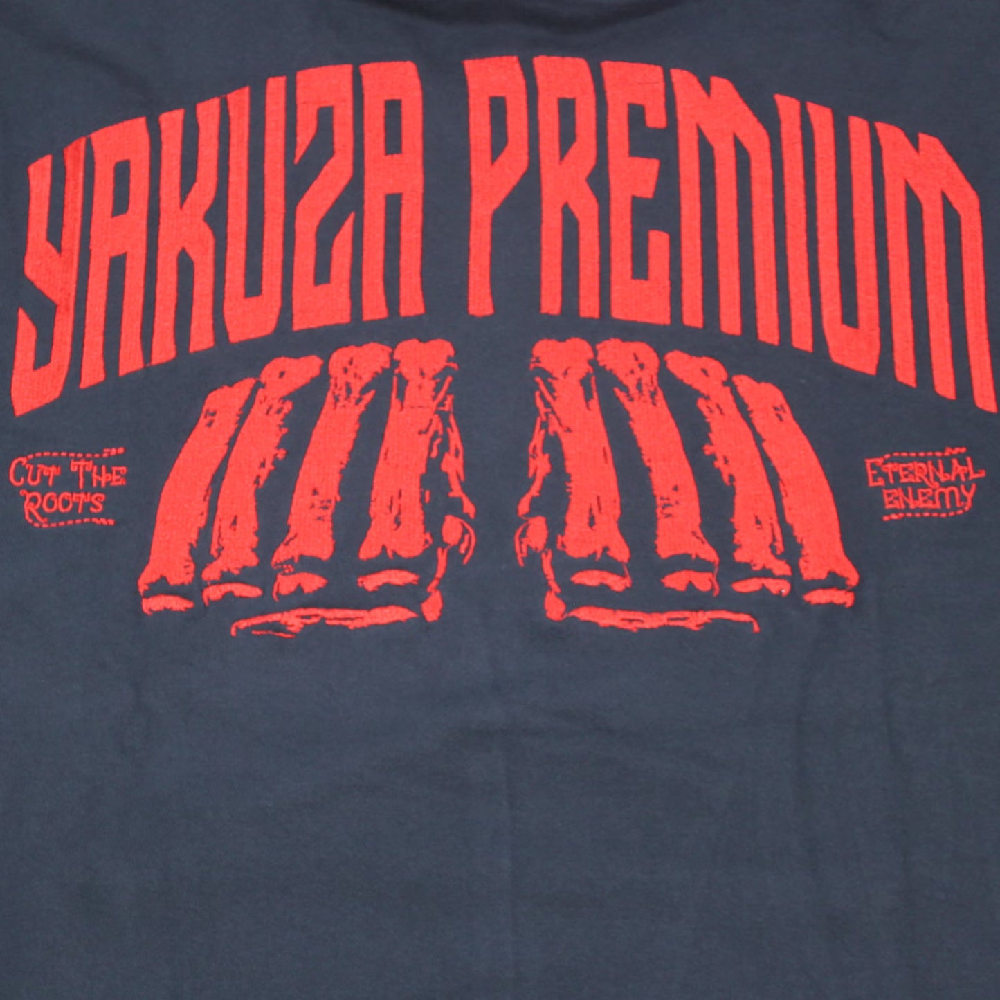 Yakuza Premium Männerpullover in Navy mit Stickerei und Bauchtasche