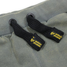 Laden Sie das Bild in den Galerie-Viewer, Yakuza Premium YPJO 3729 Jogginghose Olive
