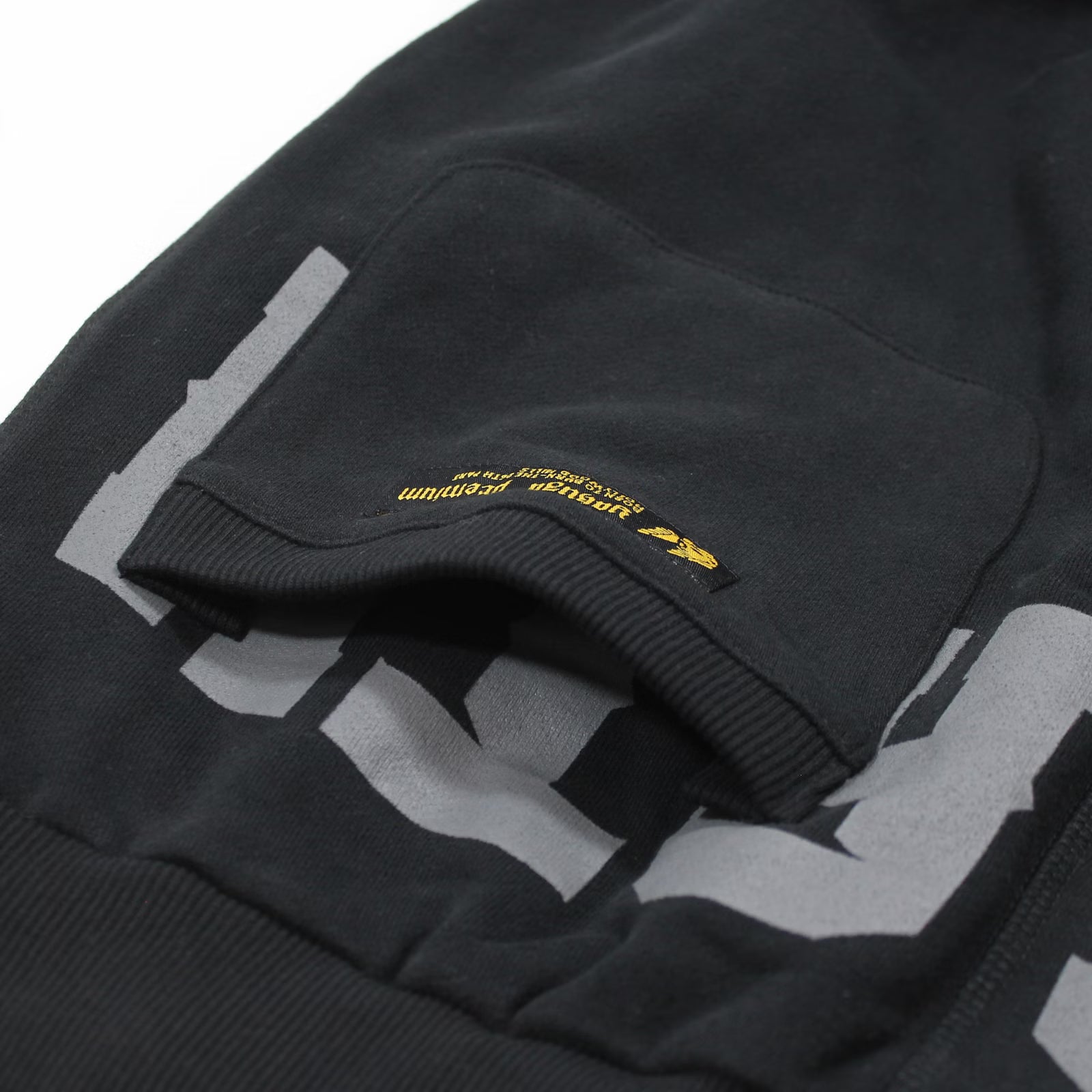 Bequeme schwarze Jogginghose für Herren mit elastischem Bund und Seitentaschen