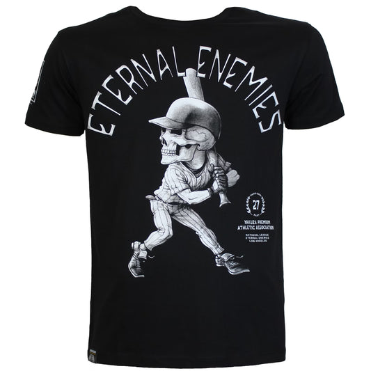 Yakuza Premium Pima-Baumwoll-T-Shirt aus der Herbst-/Winterkollektion 2025 mit großem Baseballspieler-Print vorne und markantem Rücken-Schriftzug