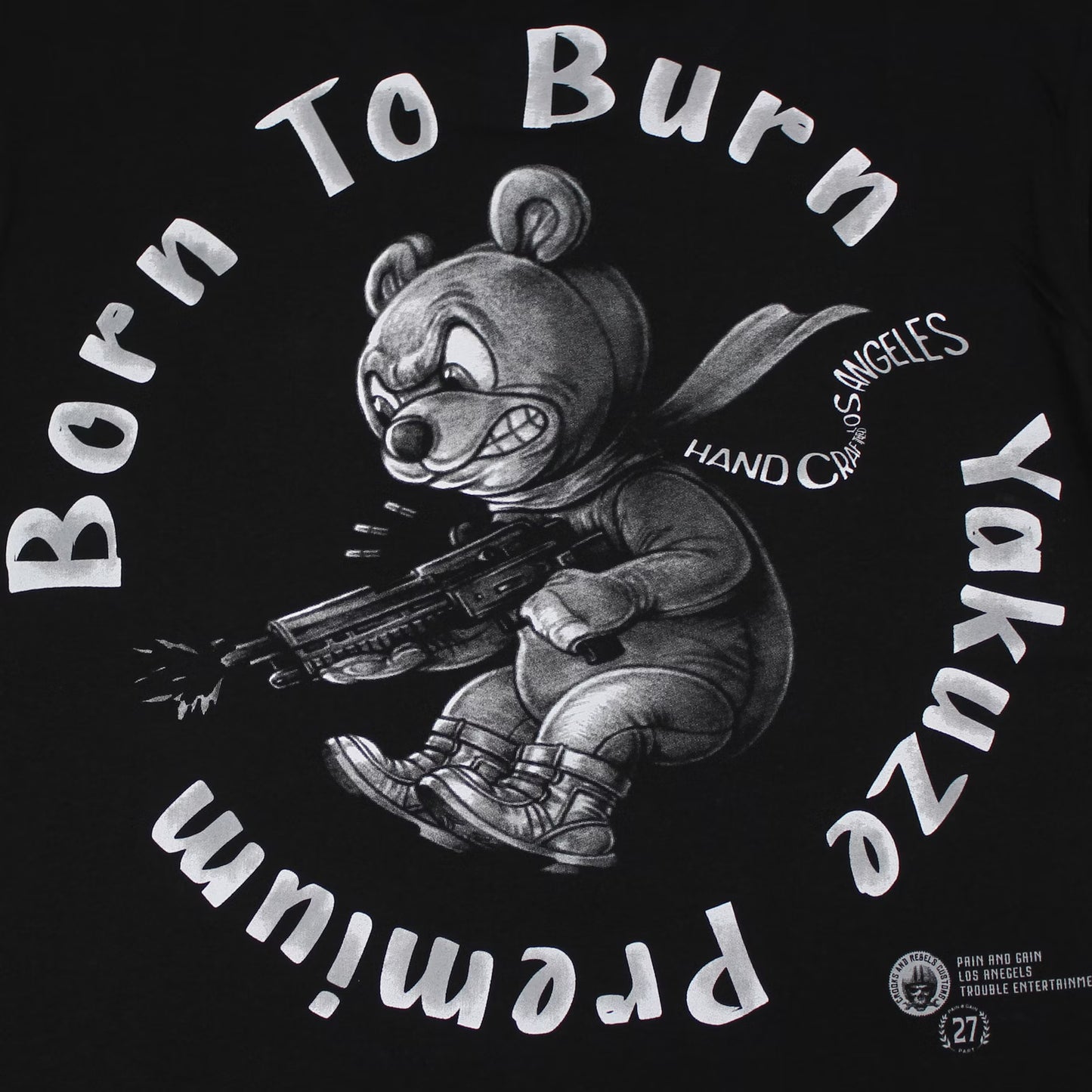 Yakuza Premium T-Shirt in schwarz mit grossem, detailreichem Rückenprint und kleinem Logo auf der linken Brust.