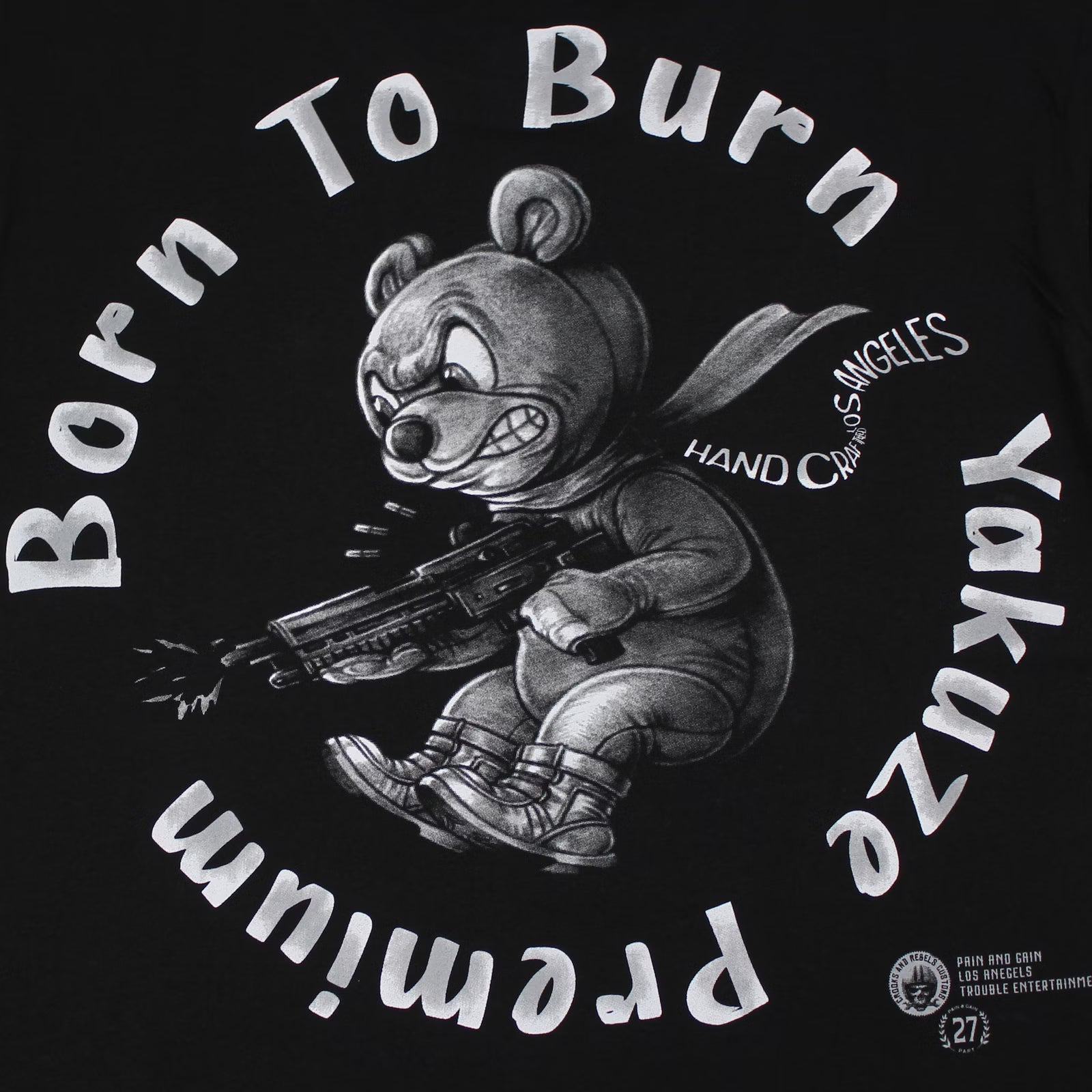 Yakuza Premium T-Shirt in schwarz mit grossem, detailreichem Rückenprint und kleinem Logo auf der linken Brust.