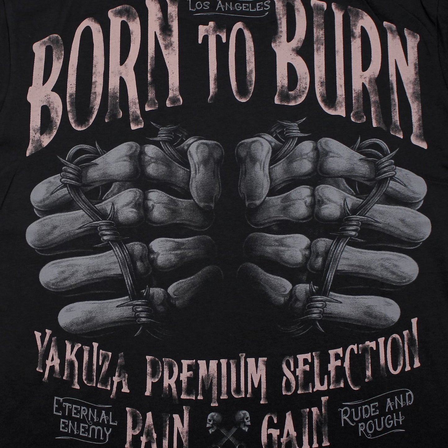 Yakuza Premium 3915 T-Shirt aus 100 % Baumwolle mit kleinem Brustprint vorn und grossem Rückenprint.