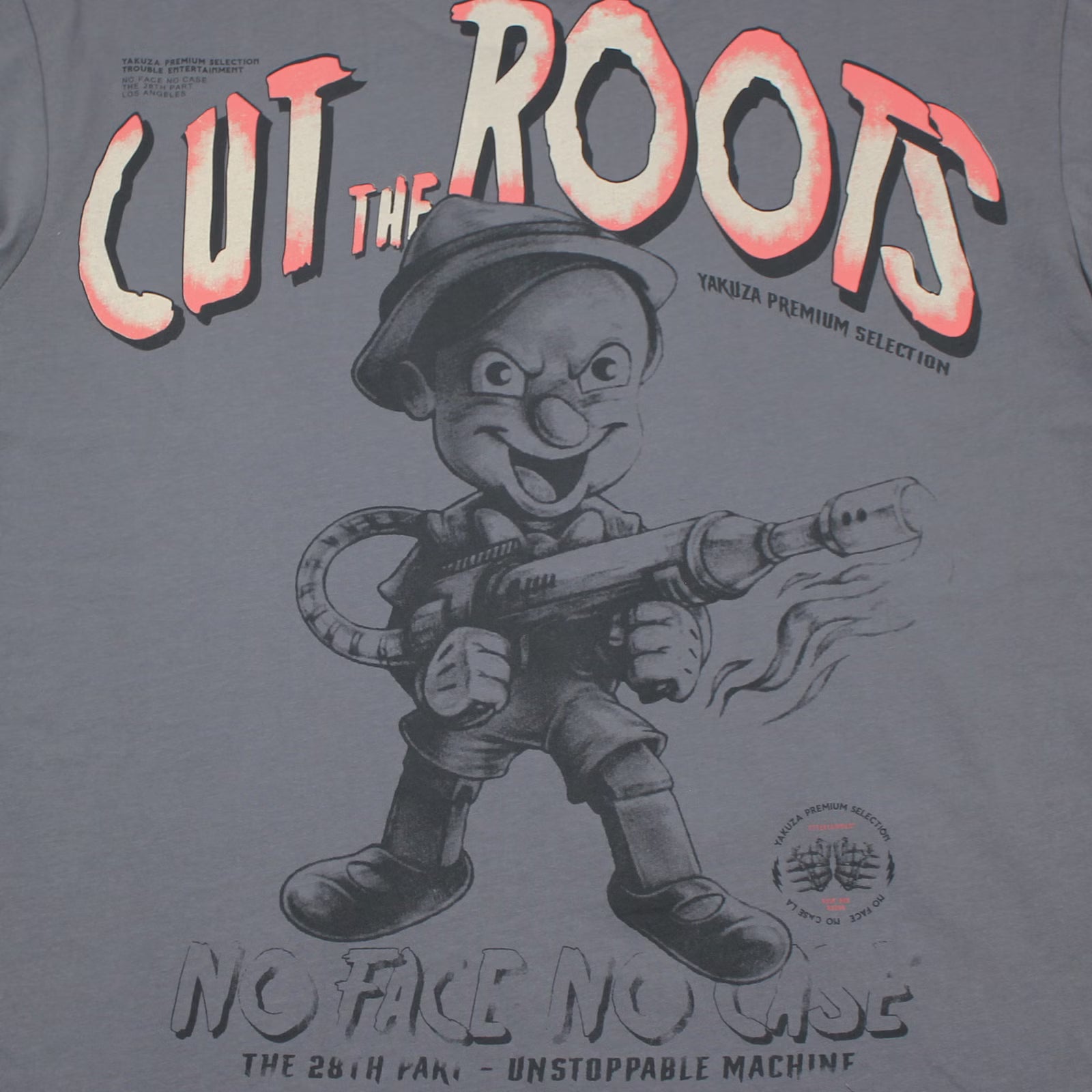 Yakuza Premium Shirt in Stone mit mehrfarbigem Print: Buratino mit Flammenwerfer auf dem Rücken.