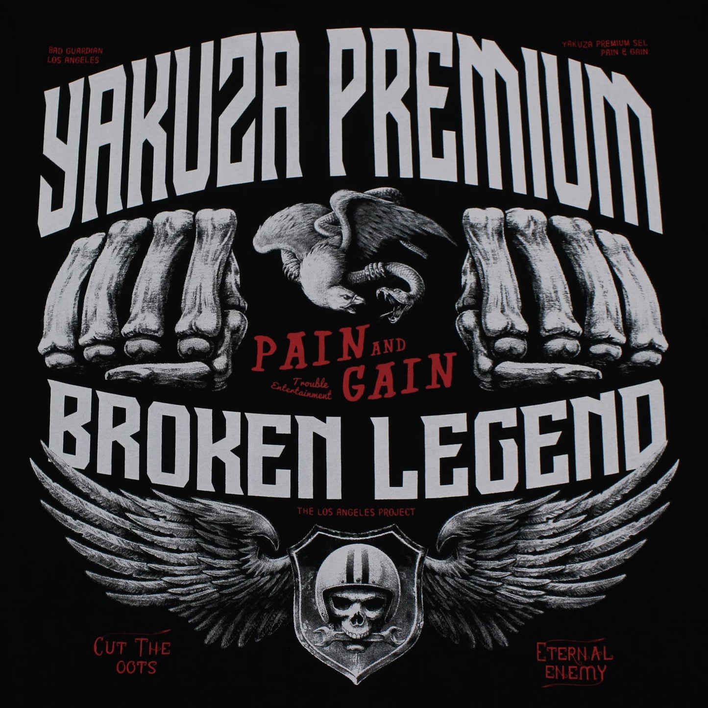  Detailansicht Yakuza Premium T-Shirt schwarz mit weissem Fäuste-Print und Broken Legend Schriftzug.
