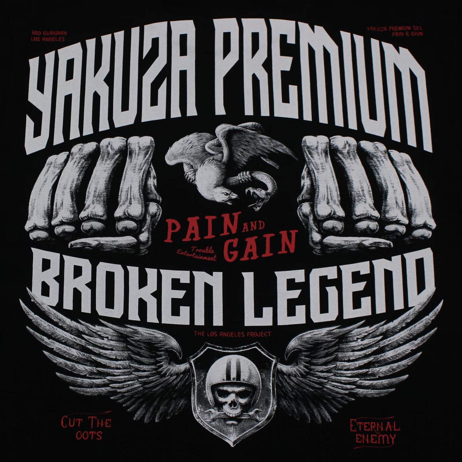  Detailansicht Yakuza Premium T-Shirt schwarz mit weissem Fäuste-Print und Broken Legend Schriftzug.