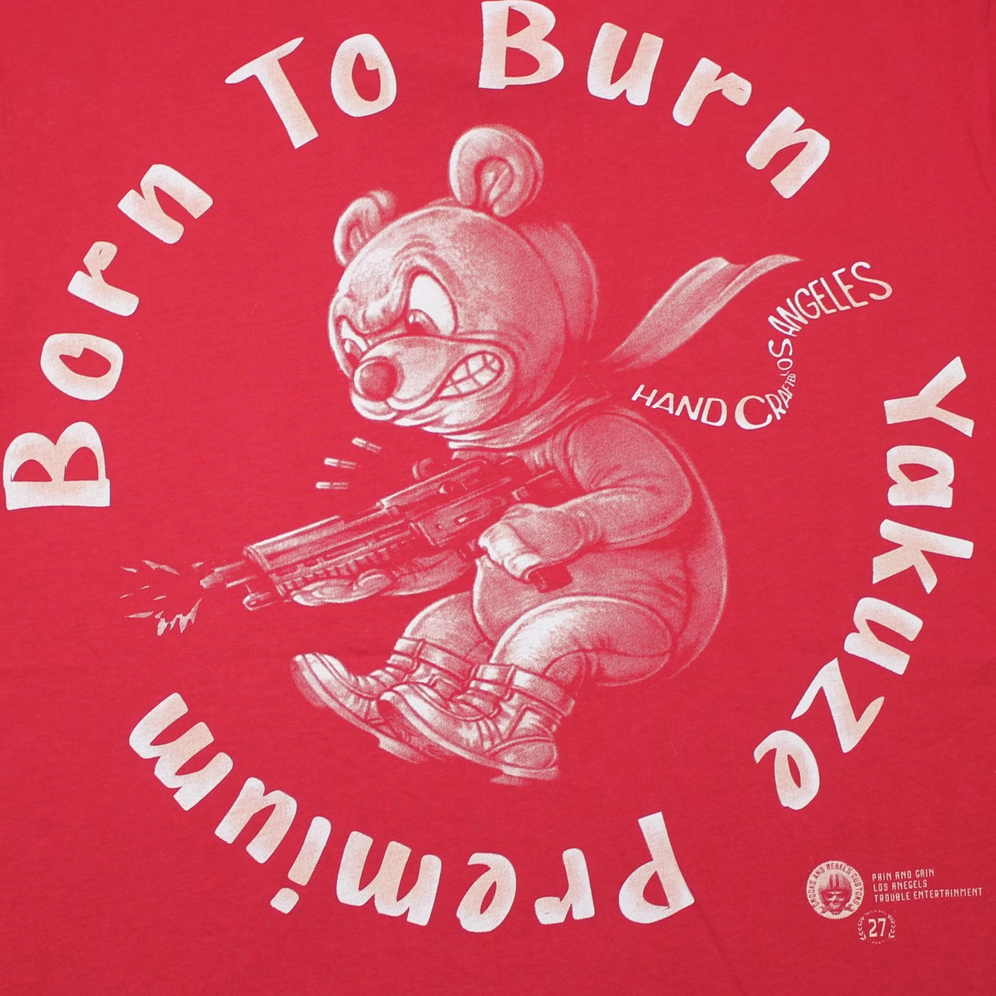 Yakuza Premium T-Shirt in rot mit grossem, detailreichem Rückenprint und kleinem Logo auf der linken Brust.
