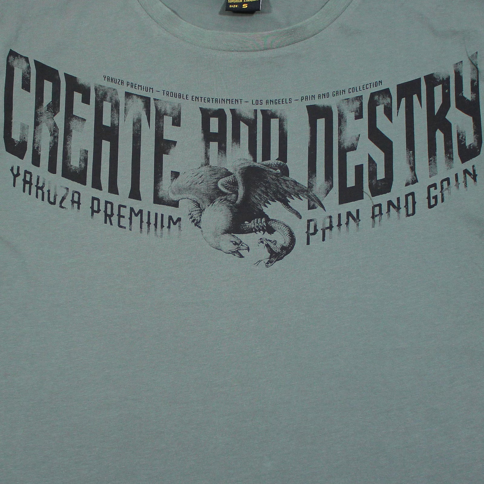 Yakuza Premium 3905 T-Shirt in grau  olive mit grossem, detailreichem Rückenprint und kleinem Frontprint.