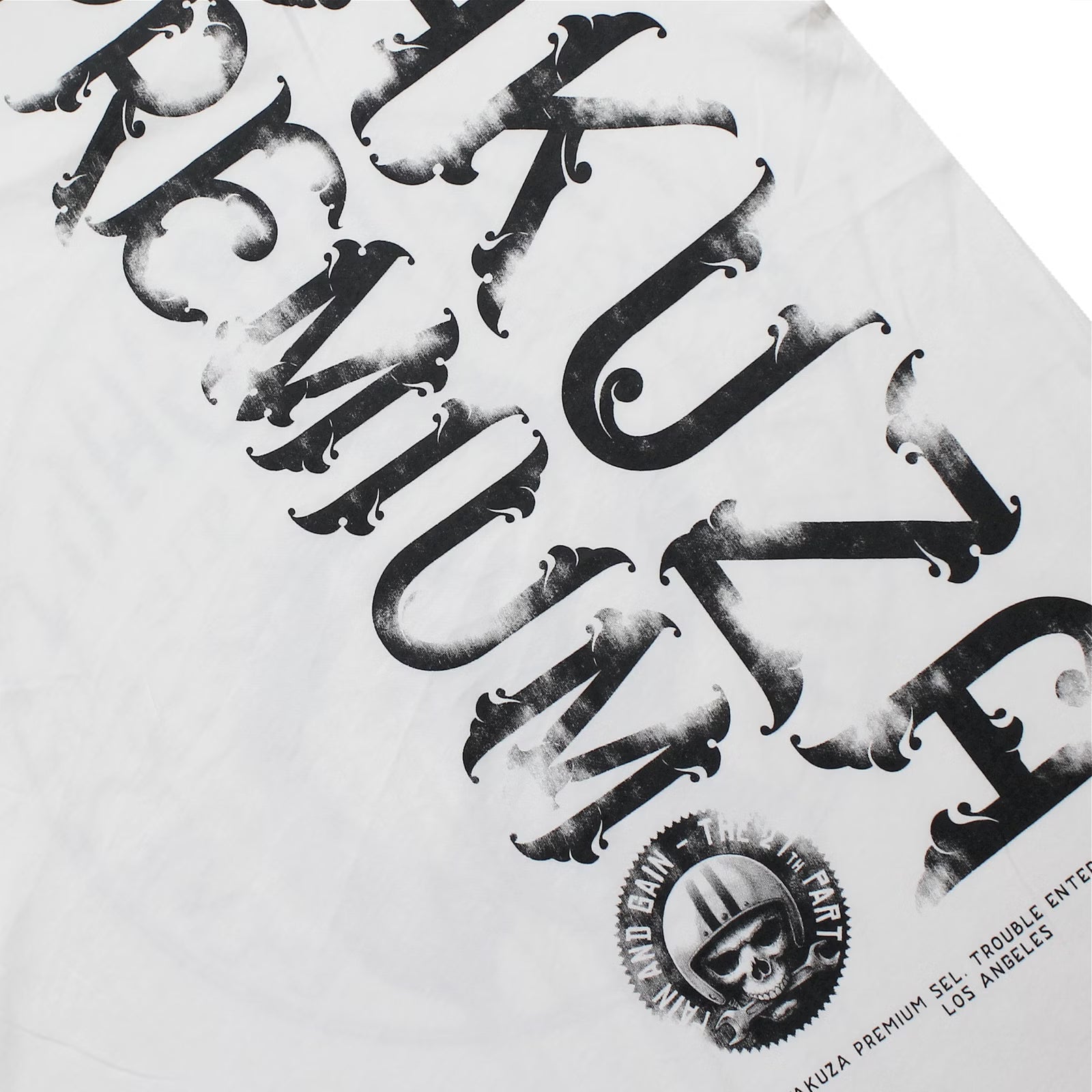 Yakuza Premium T-Shirt 3902 in natur weiss mit grossem Frontprint im Tattoo-Stil und markantem Schriftzug auf dem Rücken – Herren Streetwear