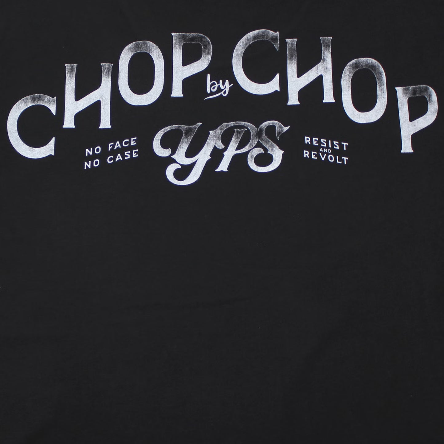 Yakuza Premium Selection T-Shirt in Schwarz mit grossem Frontprint Schwein als Koch und Chop by Chop Schriftzug auf dem Rücken