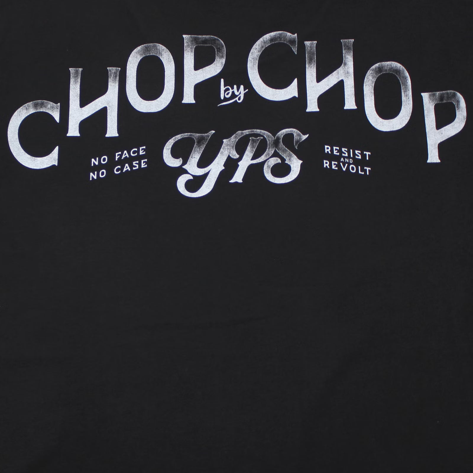 Yakuza Premium Selection T-Shirt in Schwarz mit grossem Frontprint Schwein als Koch und Chop by Chop Schriftzug auf dem Rücken