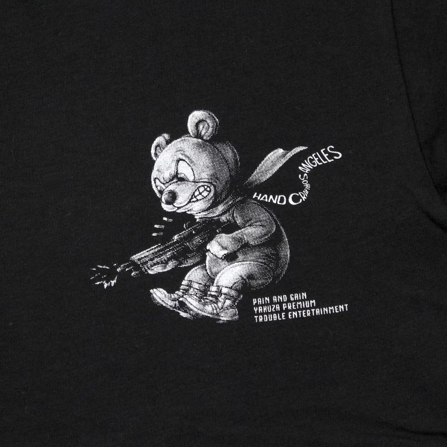 Yakuza Premium T-Shirt in schwarz mit grossem, detailreichem Rückenprint und kleinem Logo auf der linken Brust.