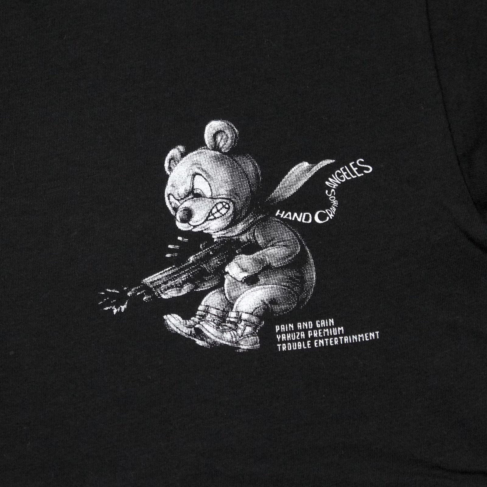 Yakuza Premium T-Shirt in schwarz mit grossem, detailreichem Rückenprint und kleinem Logo auf der linken Brust.