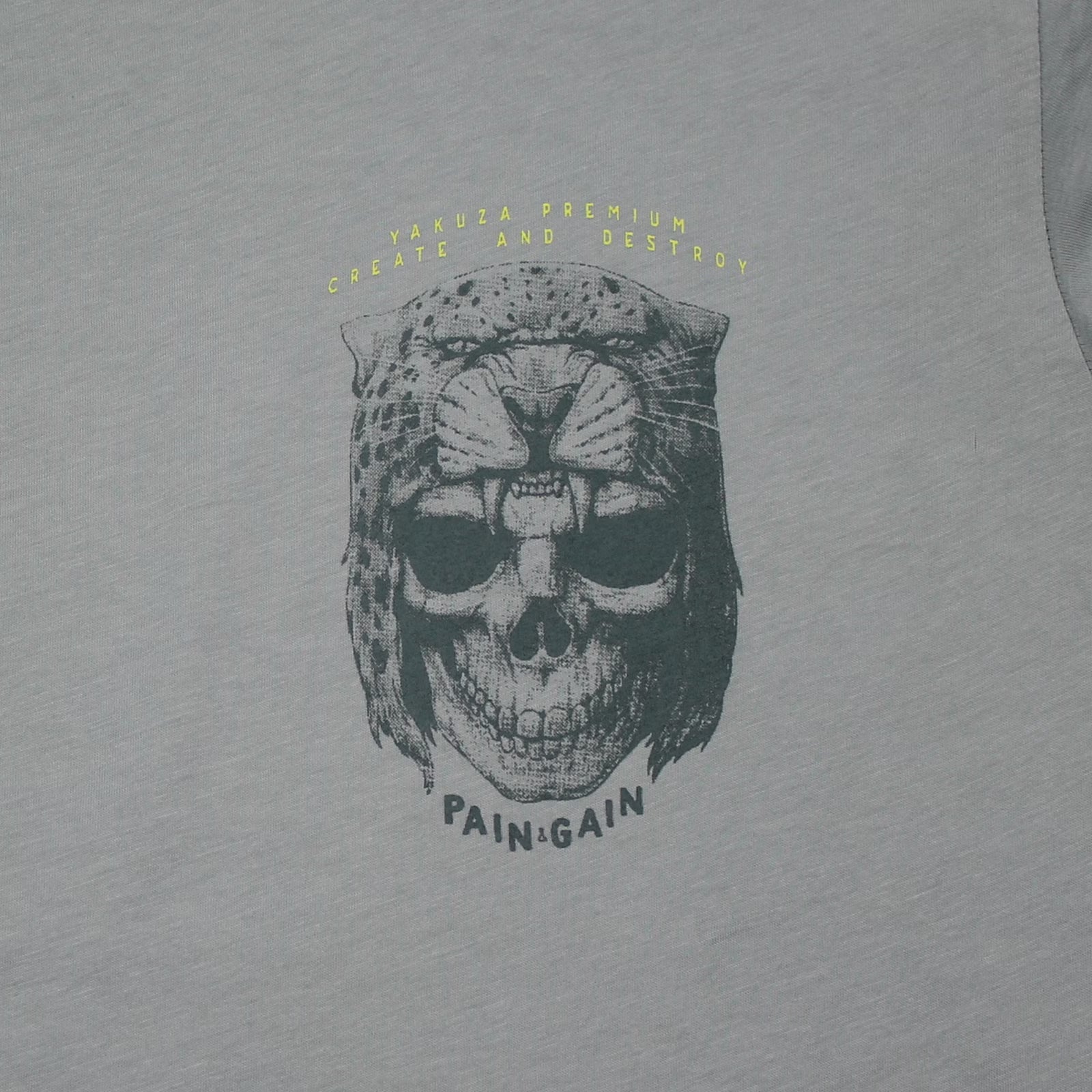 Yakuza Premium T-Shirt 3903 in hellblau mit grossem, detailreichem Rückenprint und kleinem Logo auf der linken Brust.