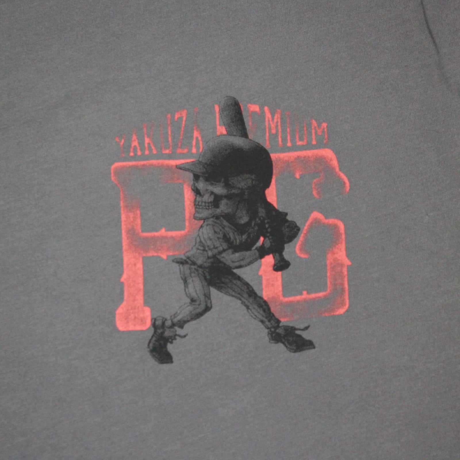 Yakuza Premium T-Shirt in Stone/Grau mit Skull-Print auf Rücken und Brust, weiche Pima-Baumwolle