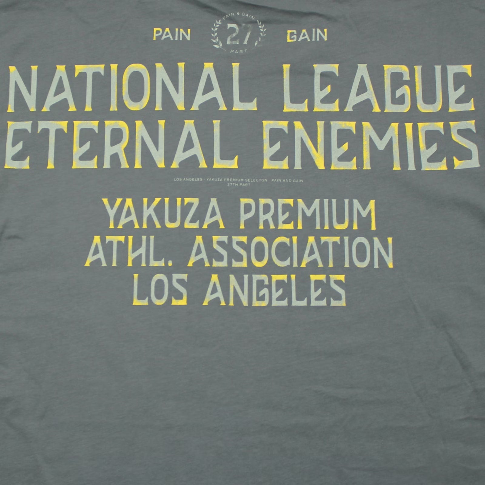 Yakuza Premium T-Shirt 3900 in olivegrau mit grossem Frontprint im Tattoo-Stil und markantem Schriftzug auf dem Rücken – Herren Streetwear