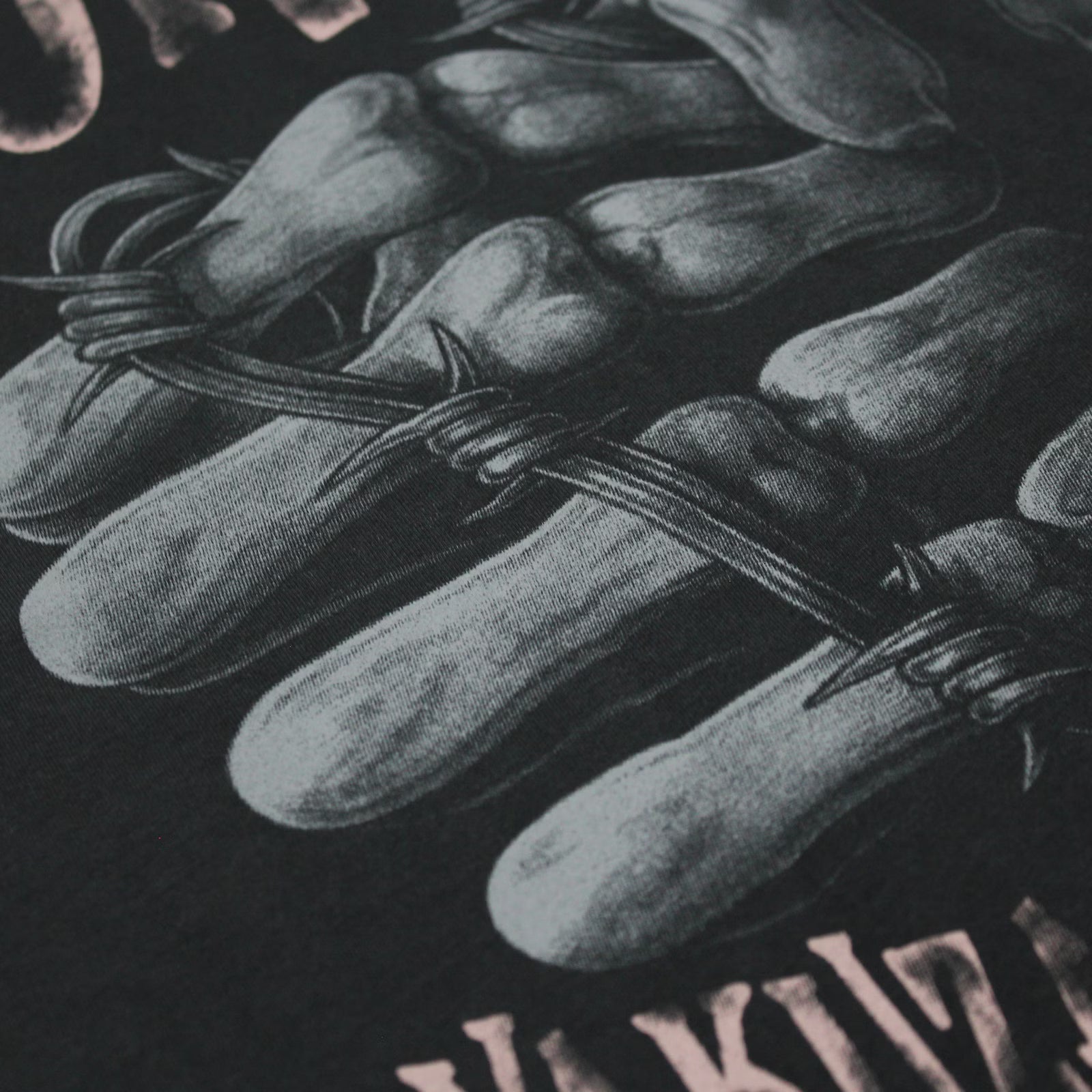 Yakuza Premium 3915 T-Shirt aus 100 % Baumwolle mit kleinem Brustprint vorn und grossem Rückenprint.
