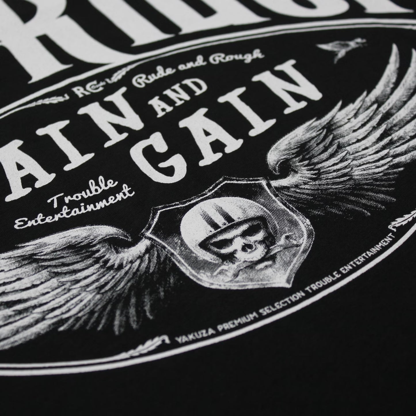 Yakuza Premium  YPS 3912  T-Shirt Schwarz aus 100% Baumwolle mit grossem Brustprint und auffälligen Schriftzug auf dem Rücken.