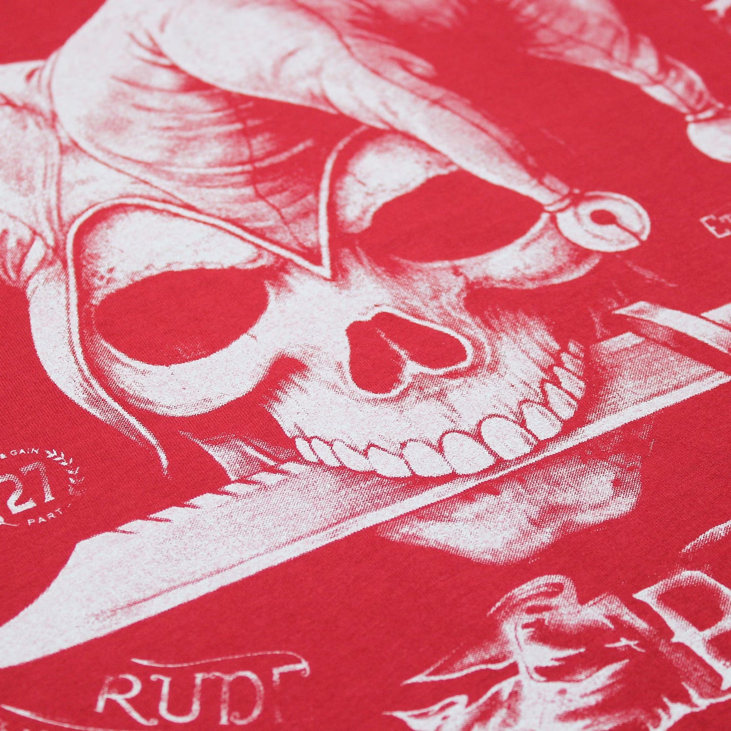 Yakuza Premium T-Shirt 3902 in rot mit grossem Frontprint im Tattoo-Stil und markantem Schriftzug auf dem Rücken – Herren Streetwear