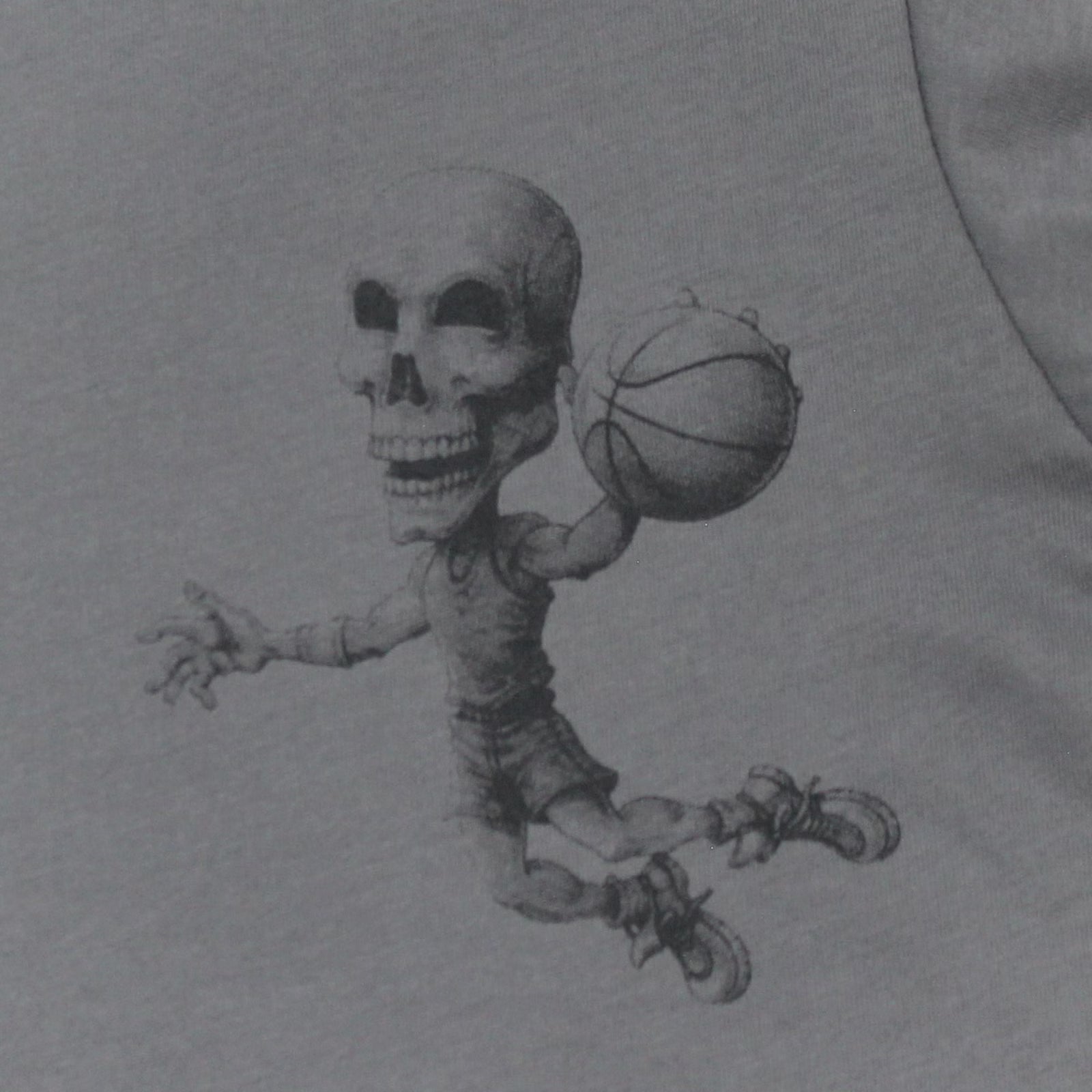 Hochwertige 180g Pima-Baumwolle und verstärkte Nähte beim dunkelgrauen Yakuza Premium T-Shirt.