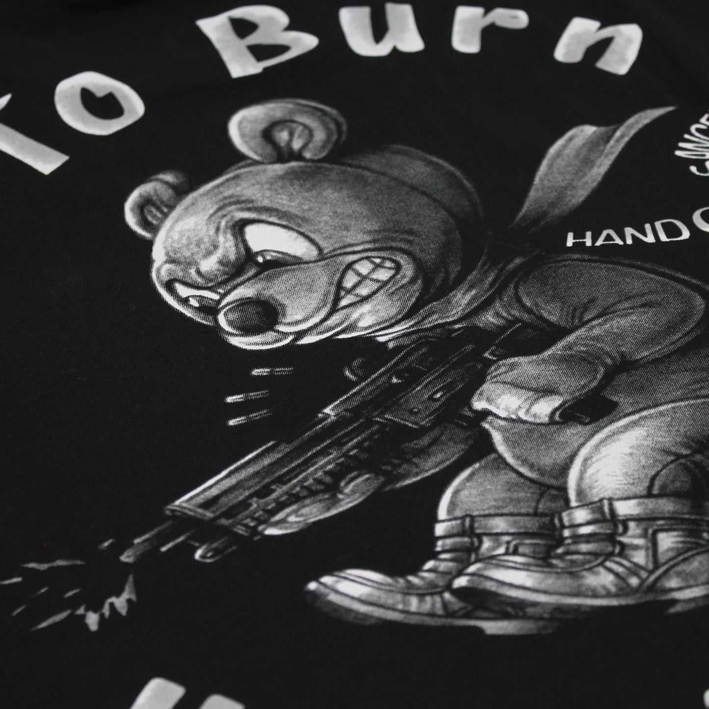 Yakuza Premium T-Shirt in schwarz mit grossem, detailreichem Rückenprint und kleinem Logo auf der linken Brust.