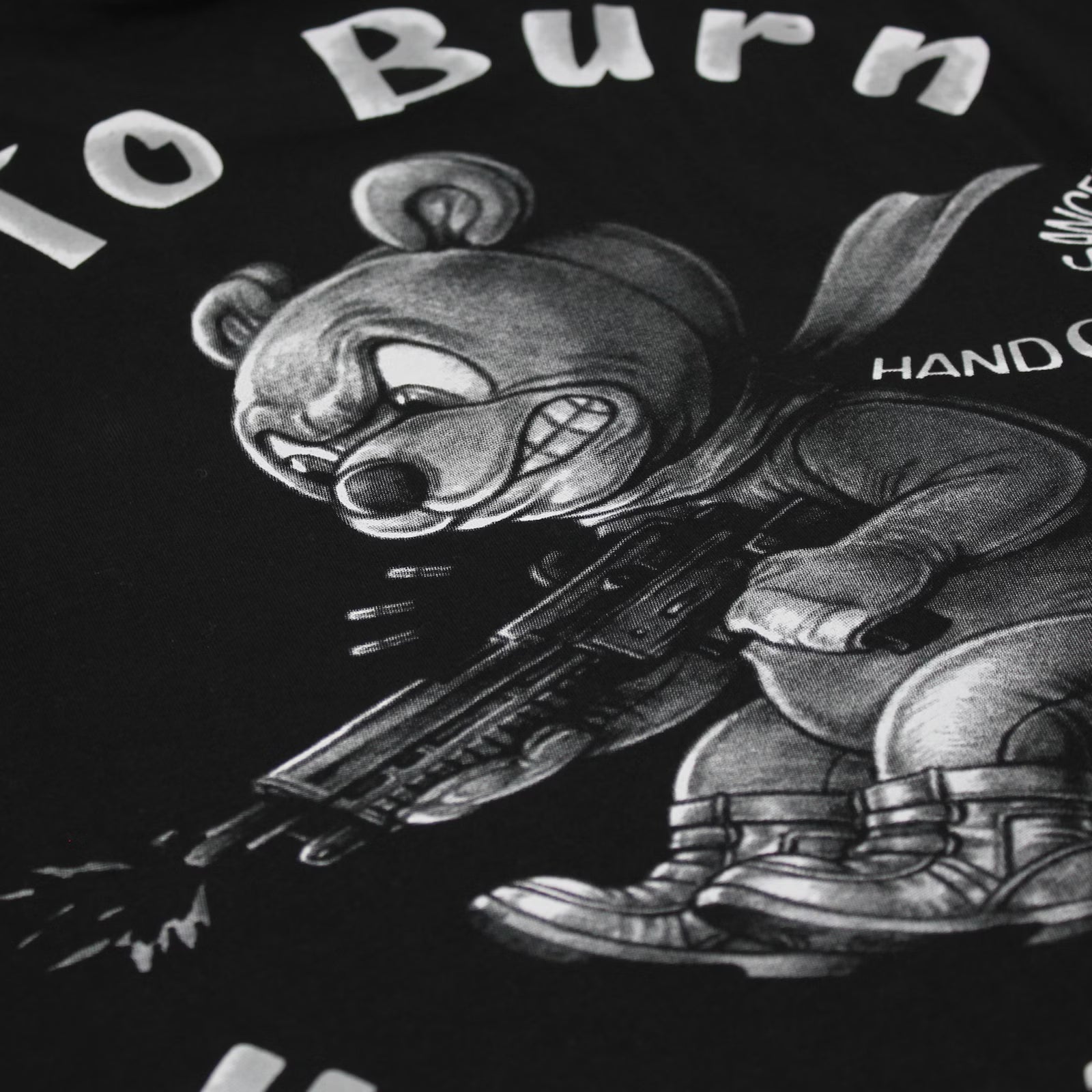 Yakuza Premium T-Shirt in schwarz mit grossem, detailreichem Rückenprint und kleinem Logo auf der linken Brust.