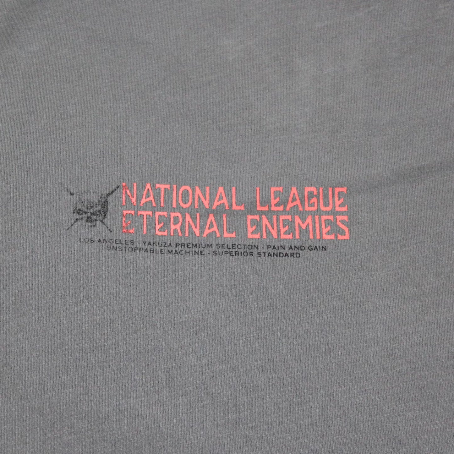 Yakuza Premium T-Shirt in Stone/Grau mit Skull-Print auf Rücken und Brust, weiche Pima-Baumwolle