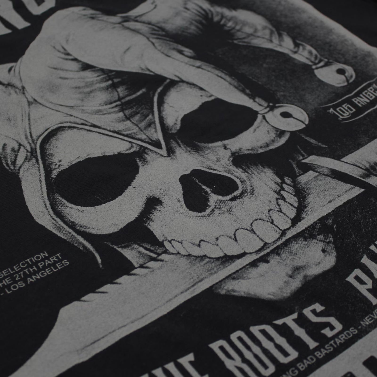 Yakuza Premium 3916 T-Shirt aus 100 % Baumwolle mit kleinem Brustprint vorn und grossem Rückenprint.