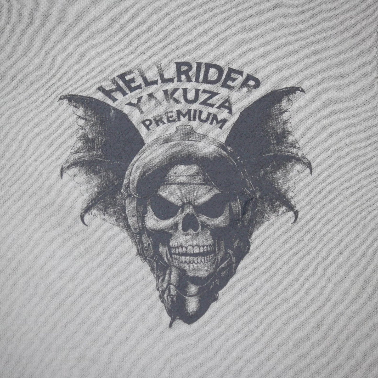 Yakuza Premium Sweatjacke Silver mit Kapuze, Reissverschluss, Fledermaus-Skull-Rückendruck und Brustlogo, limitiert