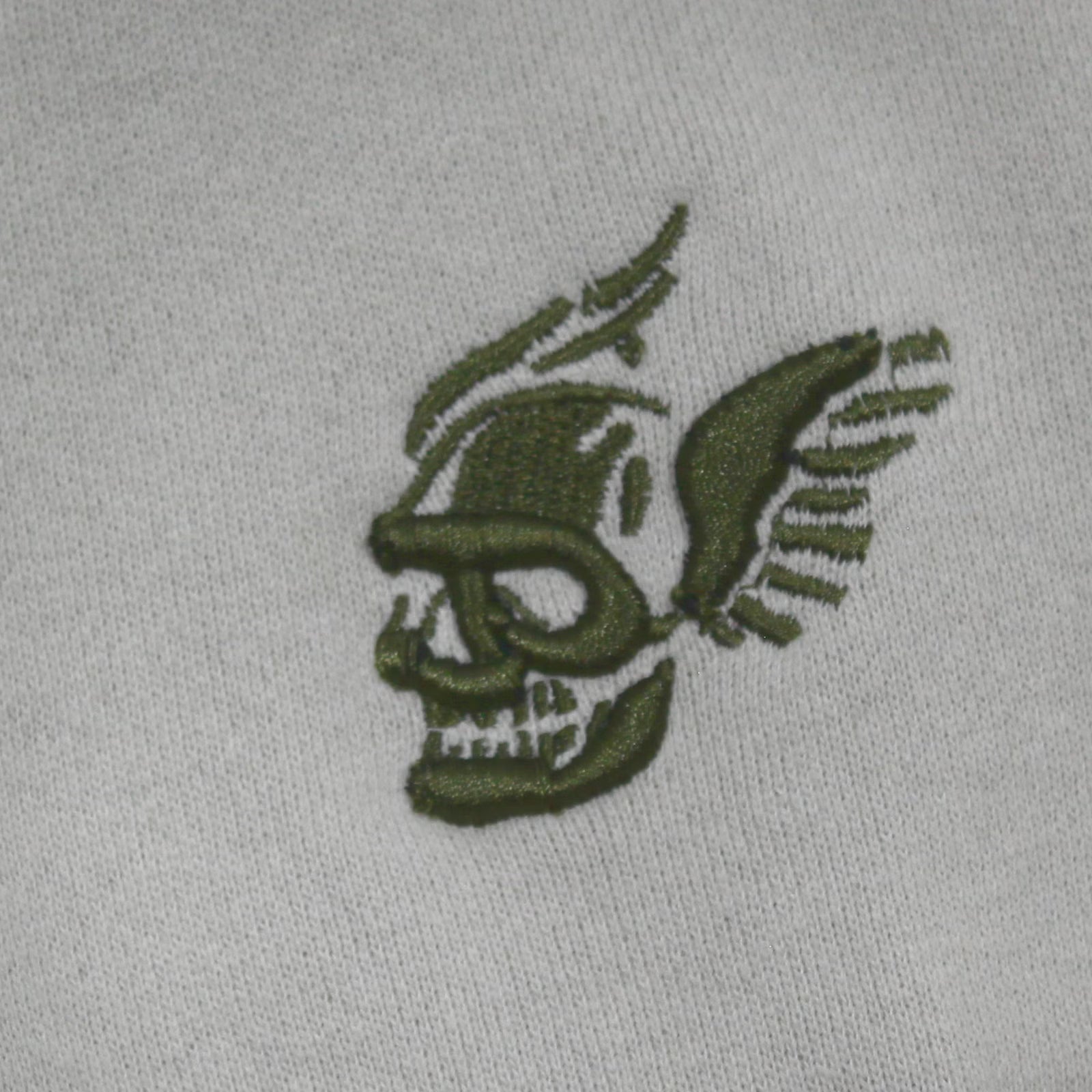 Yakuza Premium Sweatjacke Silver mit Kapuze, Reissverschluss, Fledermaus-Skull-Rückendruck und Brustlogo, limitiert