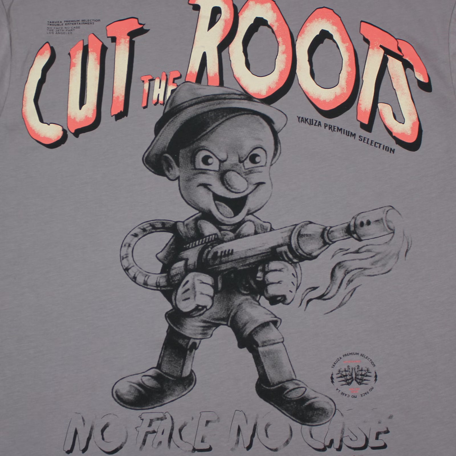 Rückseite des T-Shirts in Lila Matt mit buntem Buratino-Flammenwerfer-Print.