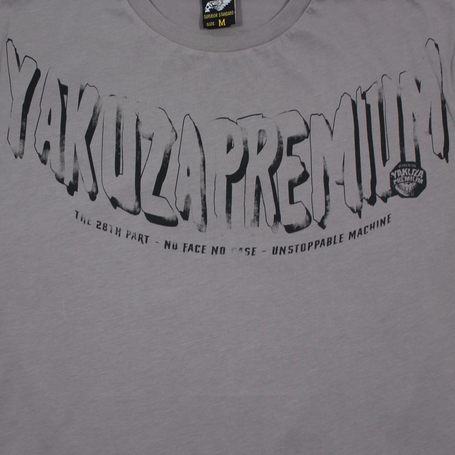 usgewaschen lila Yakuza Premium T-Shirt mit Rückenprint und Frontschriftzug