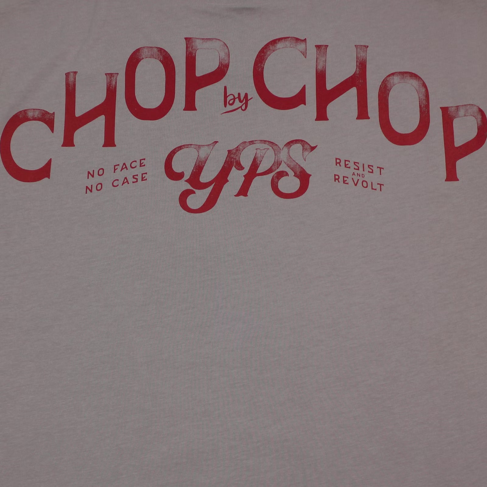 Yakuza Premium Selection T-Shirt in Lila mit grossem Frontprint Schwein als Koch und Chop by Chop Schriftzug auf dem Rücken