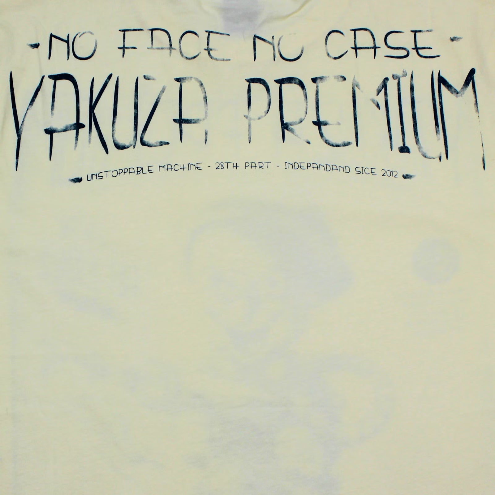 Yakuza Premium Selection T-Shirt in Hellgelb mit Frontprint Burattino mit Flammenwerfer und Schriftzug hinten