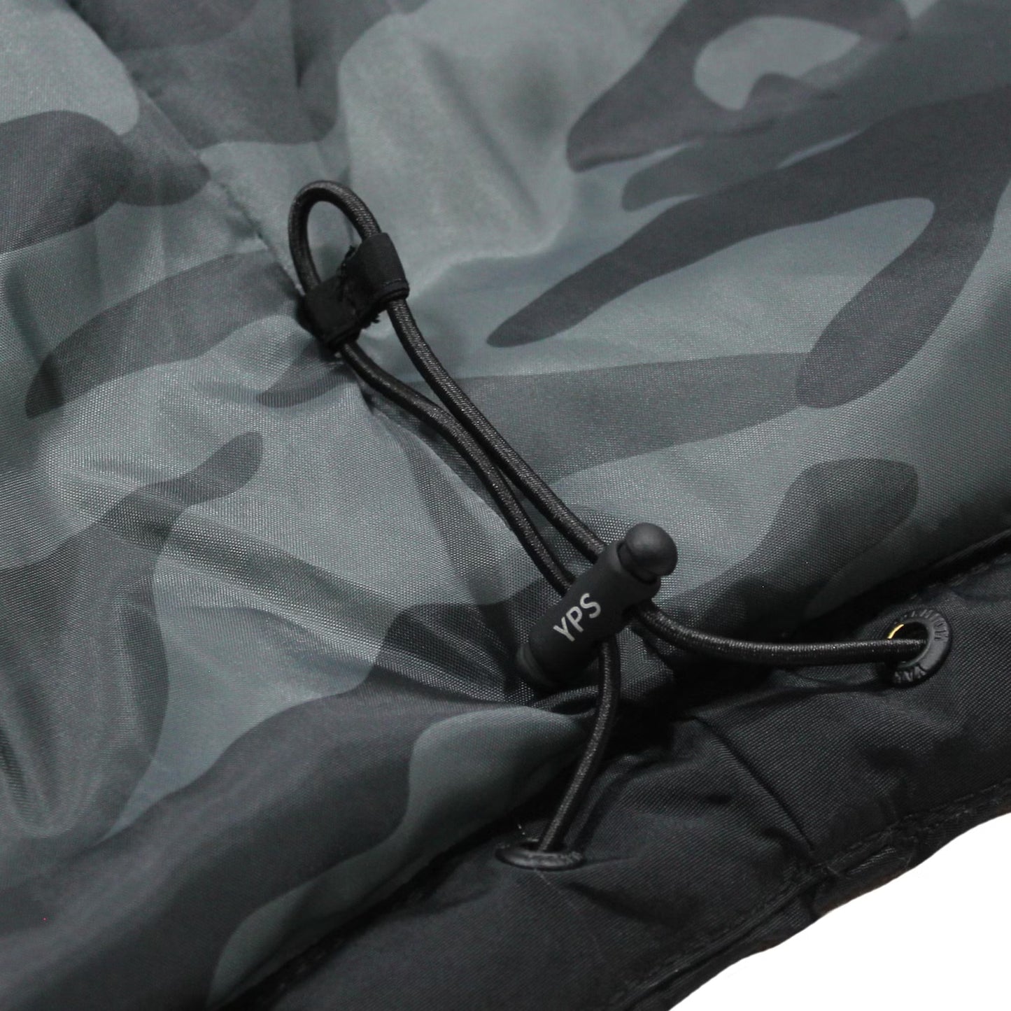 Schwarze Yakuza Premium Weste 3966 mit Harlekin-Print auf dem Rücken und abnehmbarer Kapuze.